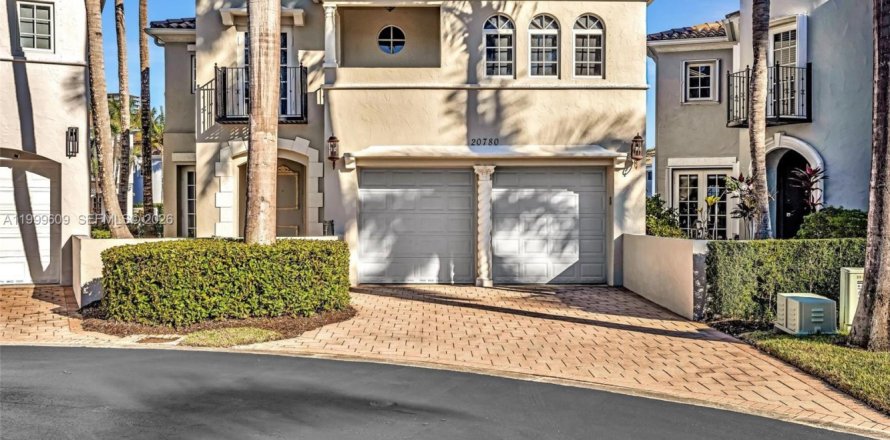 Villa ou maison à Aventura, Floride 4 chambres, 274.43 m2 № 2064872