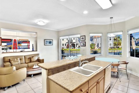 Villa ou maison à vendre à Aventura, Floride: 4 chambres, 274.43 m2 № 2064872 - photo 15