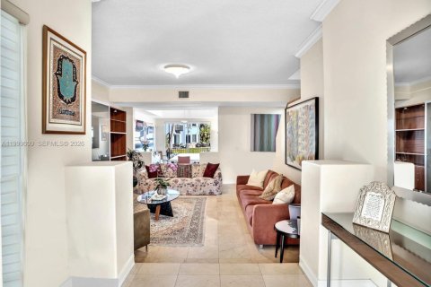 Villa ou maison à vendre à Aventura, Floride: 4 chambres, 274.43 m2 № 2064872 - photo 4