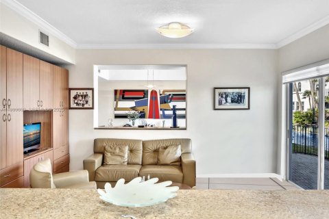 Villa ou maison à vendre à Aventura, Floride: 4 chambres, 274.43 m2 № 2064872 - photo 18