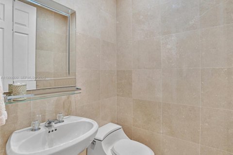 Villa ou maison à vendre à Aventura, Floride: 4 chambres, 274.43 m2 № 2064872 - photo 26