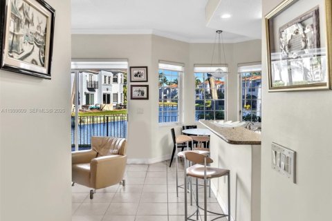 Villa ou maison à vendre à Aventura, Floride: 4 chambres, 274.43 m2 № 2064872 - photo 11