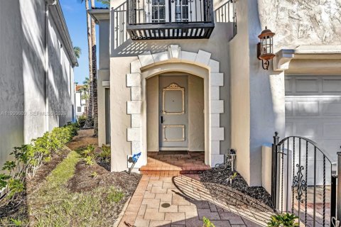 Villa ou maison à vendre à Aventura, Floride: 4 chambres, 274.43 m2 № 2064872 - photo 2