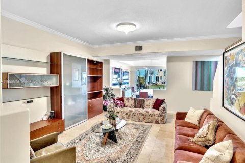 Villa ou maison à vendre à Aventura, Floride: 4 chambres, 274.43 m2 № 2064872 - photo 5