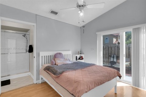 Villa ou maison à vendre à Cutler Bay, Floride: 2 chambres, 78.04 m2 № 2050279 - photo 11