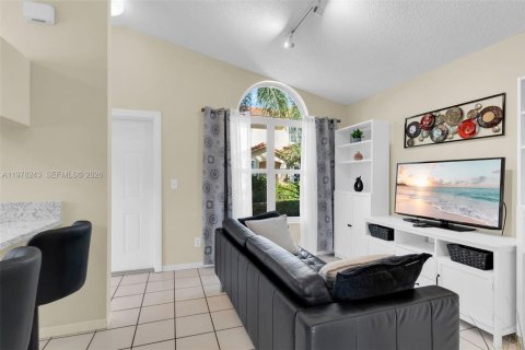 Villa ou maison à vendre à Cutler Bay, Floride: 2 chambres, 78.04 m2 № 2050279 - photo 4