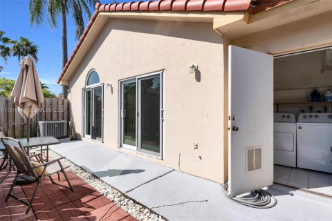 Villa ou maison à vendre à Cutler Bay, Floride: 2 chambres, 78.04 m2 № 2050279 - photo 17