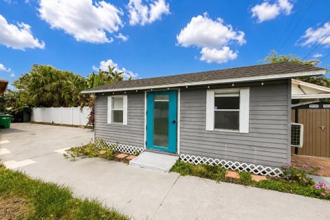 House in Tampa, Florida 3 bedrooms, 120.68 sq.m. № 2230271 - photo 21