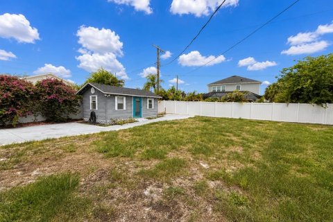 House in Tampa, Florida 3 bedrooms, 120.68 sq.m. № 2230271 - photo 19