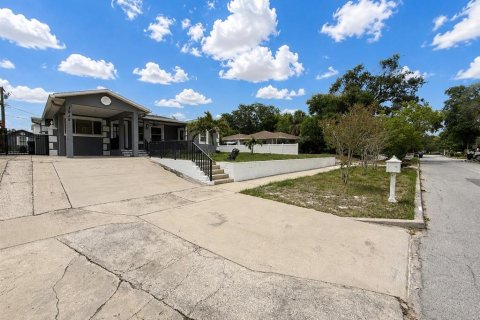 House in Tampa, Florida 3 bedrooms, 120.68 sq.m. № 2230271 - photo 3