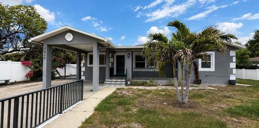 House in Tampa, Florida 3 bedrooms, 120.68 sq.m. № 2230271