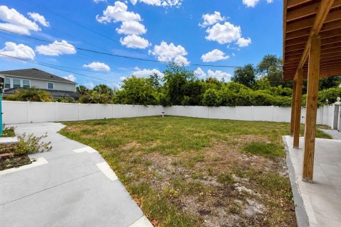 House in Tampa, Florida 3 bedrooms, 120.68 sq.m. № 2230271 - photo 18