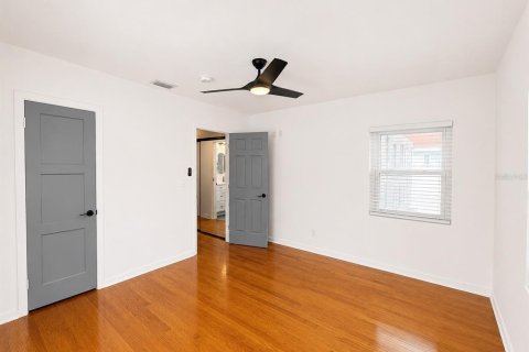 House in Tampa, Florida 3 bedrooms, 120.68 sq.m. № 2230271 - photo 16