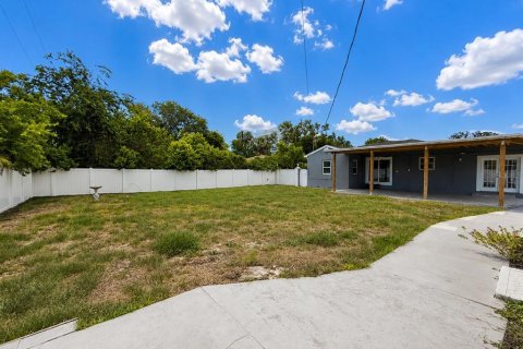 House in Tampa, Florida 3 bedrooms, 120.68 sq.m. № 2230271 - photo 20