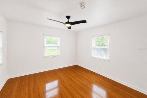 House in Tampa, Florida 3 bedrooms, 120.68 sq.m. № 2230271 - photo 15