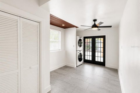 House in Tampa, Florida 3 bedrooms, 120.68 sq.m. № 2230271 - photo 8