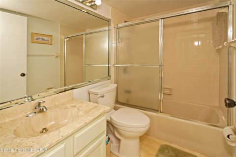 Condo in Cocoa Beach, Florida, 2 bedrooms  № 2095757 - photo 16