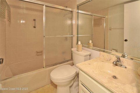 Condo in Cocoa Beach, Florida, 2 bedrooms  № 2095757 - photo 14