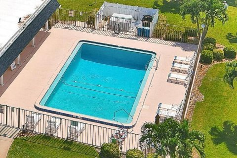 Condo in Cocoa Beach, Florida, 2 bedrooms  № 2095757 - photo 5
