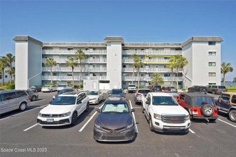 Condo in Cocoa Beach, Florida, 2 bedrooms  № 2095757 - photo 29