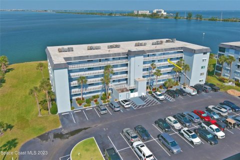 Condo in Cocoa Beach, Florida, 2 bedrooms № 2095757