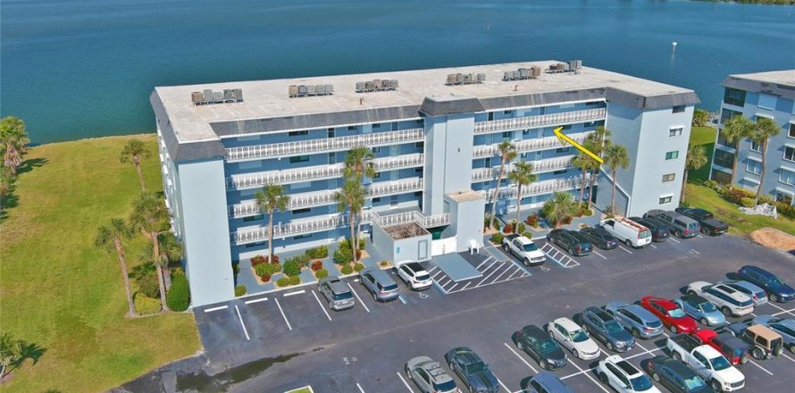 Condo in Cocoa Beach, Florida, 2 bedrooms  № 2095757