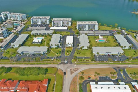 Condo in Cocoa Beach, Florida, 2 bedrooms  № 2095757 - photo 20