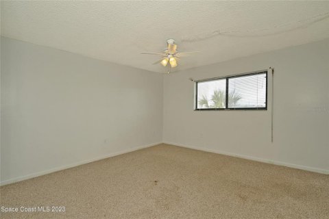 Condo in Cocoa Beach, Florida, 2 bedrooms  № 2095757 - photo 15