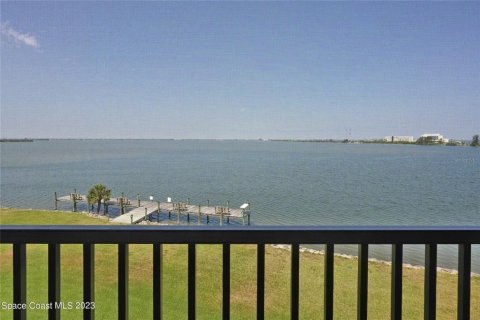 Condo in Cocoa Beach, Florida, 2 bedrooms  № 2095757 - photo 17