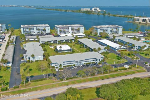 Condo in Cocoa Beach, Florida, 2 bedrooms  № 2095757 - photo 21