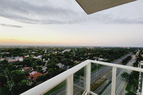 Condo in Miami, Florida  № 2040492 - photo 13