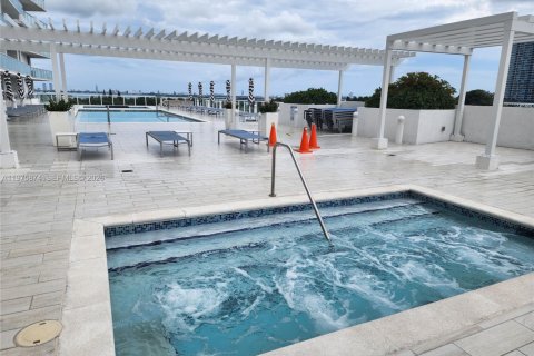 Condo in Miami, Florida  № 2040492 - photo 15