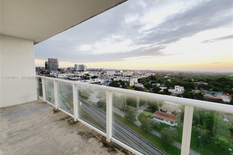 Condo in Miami, Florida  № 2040492 - photo 12