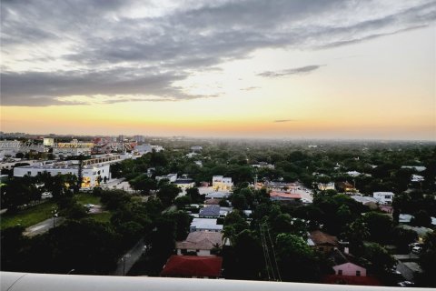 Condo in Miami, Florida  № 2040492 - photo 11