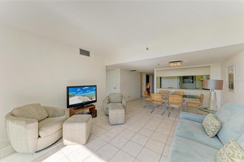 Condo in Longboat Key, Florida, 2 bedrooms  № 2216731 - photo 18