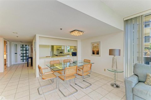Condo in Longboat Key, Florida, 2 bedrooms  № 2216731 - photo 13