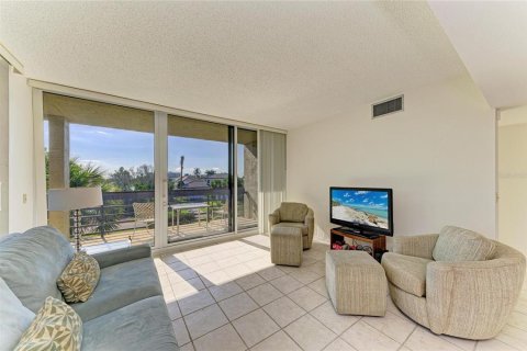 Condo in Longboat Key, Florida, 2 bedrooms  № 2216731 - photo 16
