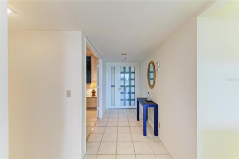 Condo in Longboat Key, Florida, 2 bedrooms  № 2216731 - photo 6