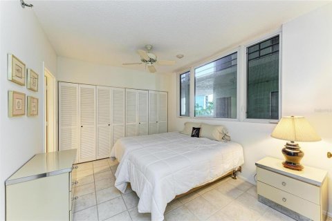 Condo in Longboat Key, Florida, 2 bedrooms  № 2216731 - photo 30
