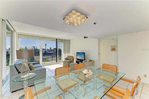 Condo in Longboat Key, Florida, 2 bedrooms  № 2216731 - photo 14