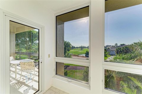 Condo in Longboat Key, Florida, 2 bedrooms  № 2216731 - photo 24