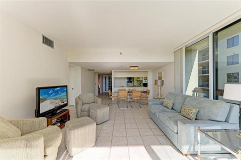 Condo in Longboat Key, Florida, 2 bedrooms  № 2216731 - photo 17