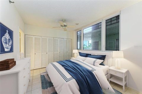 Condo in Longboat Key, Florida, 2 bedrooms  № 2216731 - photo 29