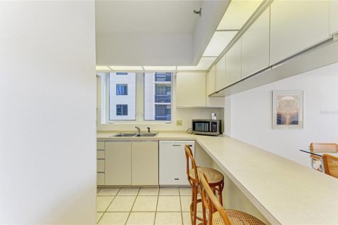 Condo in Longboat Key, Florida, 2 bedrooms  № 2216731 - photo 8