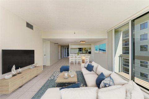 Condo in Longboat Key, Florida, 2 bedrooms  № 2216731 - photo 15