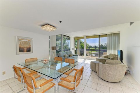 Condo in Longboat Key, Florida, 2 bedrooms  № 2216731 - photo 12