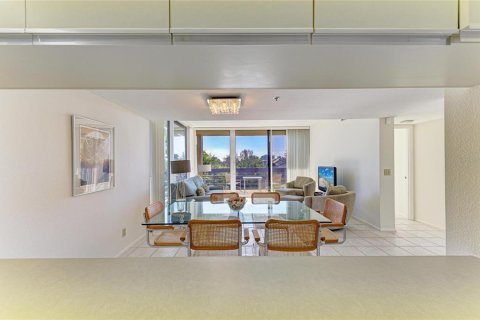 Condo in Longboat Key, Florida, 2 bedrooms  № 2216731 - photo 11