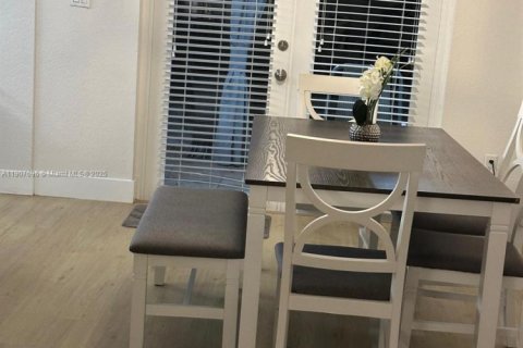 House in Miami, Florida 3 bedrooms, 115.57 sq.m. № 1964266 - photo 26