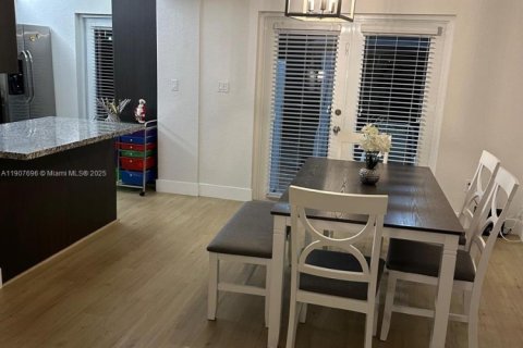 House in Miami, Florida 3 bedrooms, 115.57 sq.m. № 1964266 - photo 28