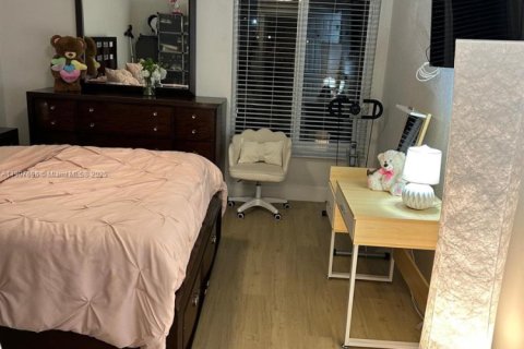 House in Miami, Florida 3 bedrooms, 115.57 sq.m. № 1964266 - photo 19